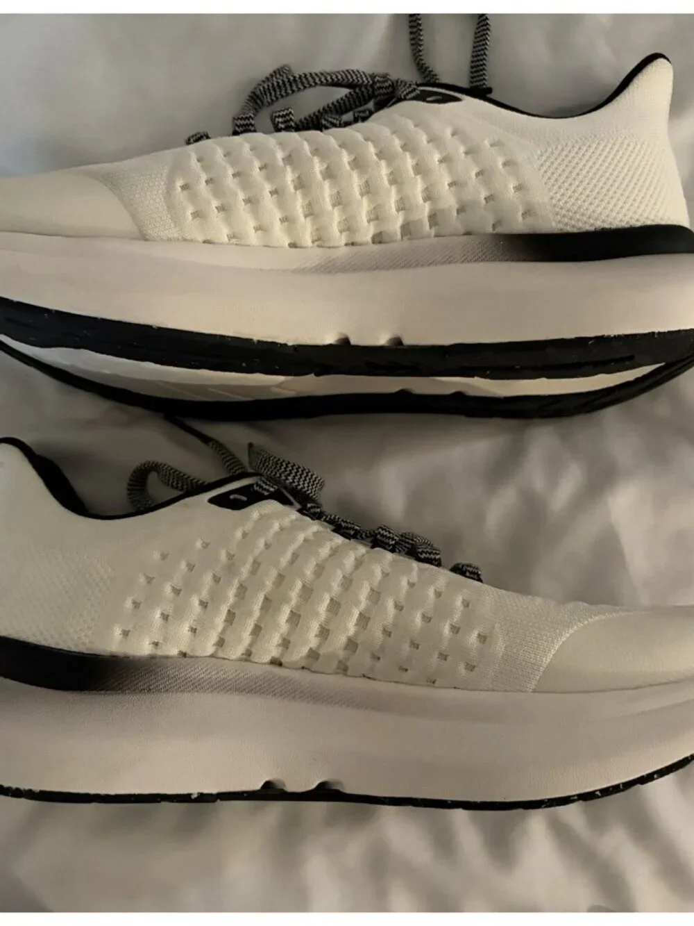 Rabbit Womens Shoes Dream Chaser Size 10 Training/Running White Black